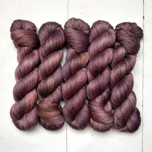 nest | fingering (100g) – a bouquet of withered roses...