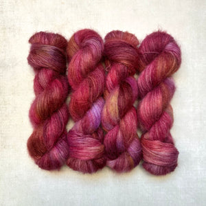 held by a beautiful thread – aker | lace (50g)