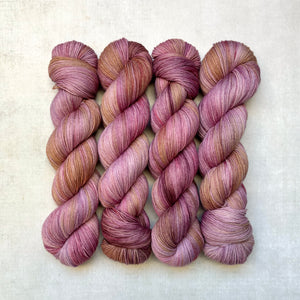 the flicker of time – pightle | fingering/4ply (100g)