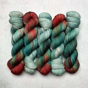 watching the curling – pightle | fingering/4ply (100g)