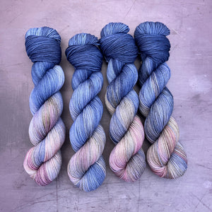 pightle | fingering/4ply  (100g) blue shadows cast