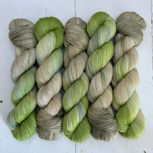 good luck charm – hoo | sock (100g)