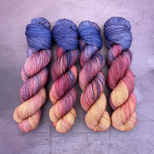 pightle | fingering/4ply  (100g) leaning on the earth