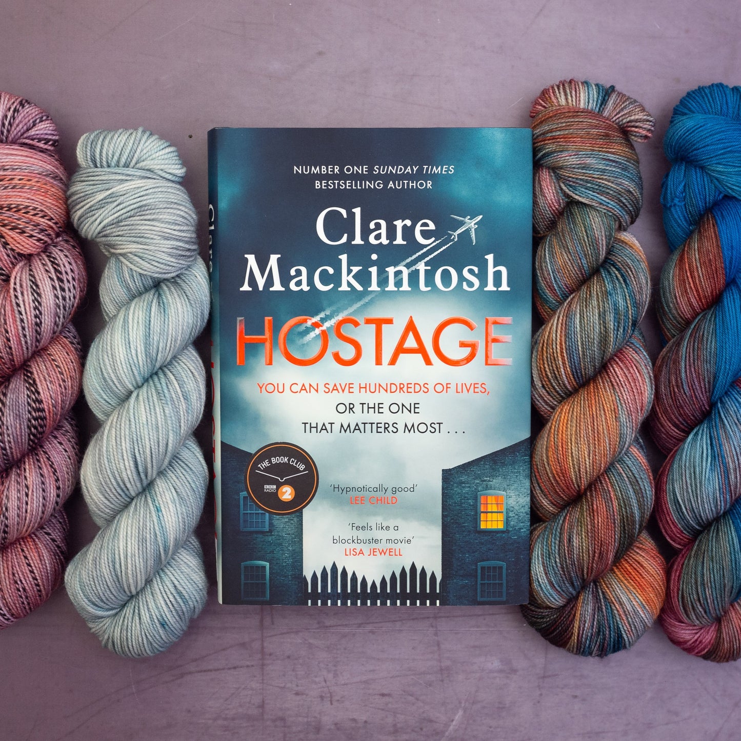 'currently reading' : Hostage by Clare Mackintosh